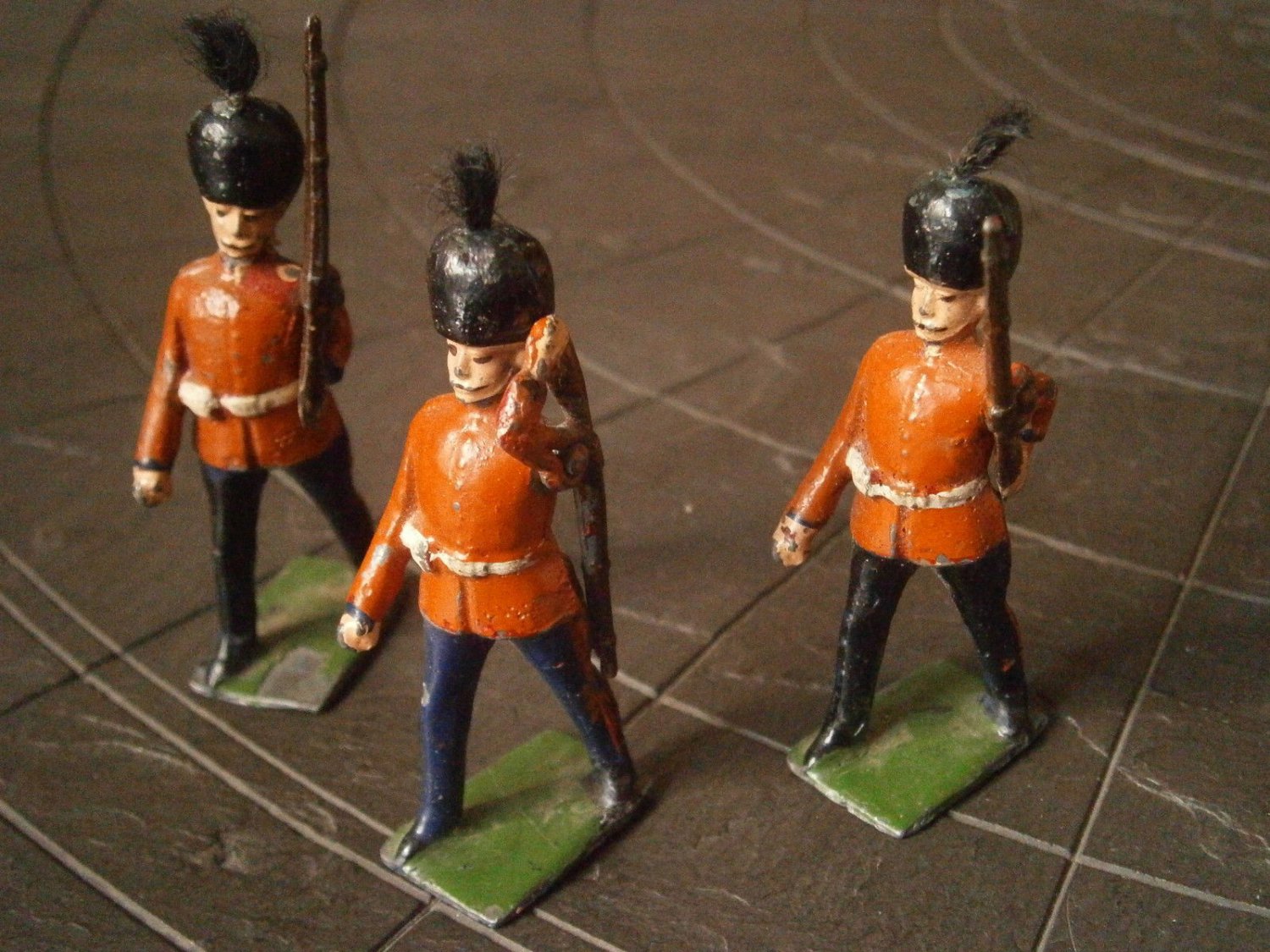 3 ENGLISH miniature SOLDIERS Royal Guard made in lead by J. Hall England 1900s
