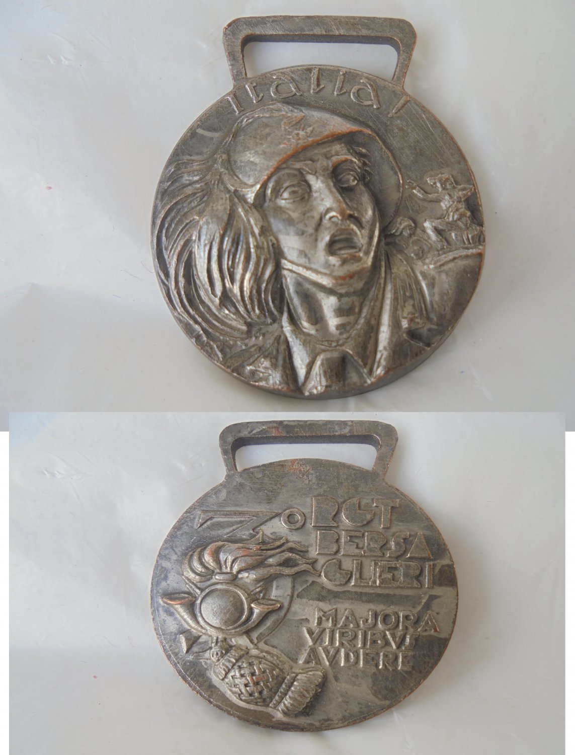 COPPER MEDAL of the BERSAGLIERI Italy militaria 1960s