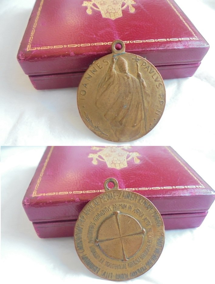 COPPER MEDAL of Pope John Paull II Wojtyla for his trip to Africa in 1985 Engraver E. Manfrini