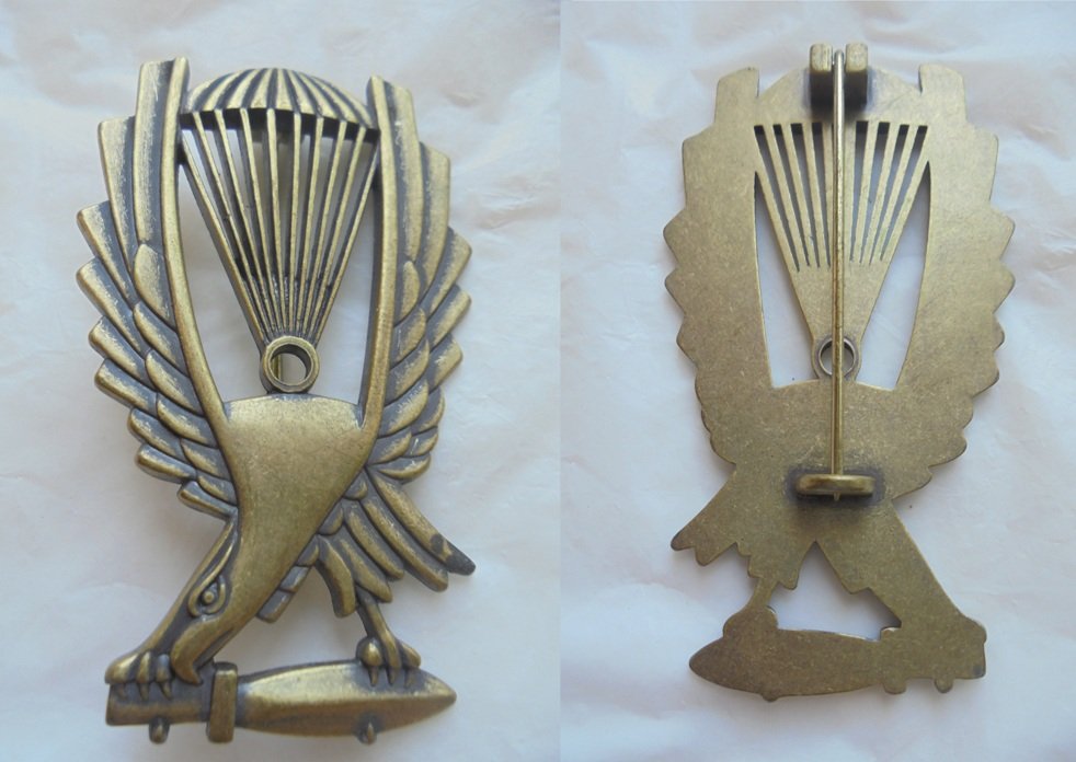 Original PIN ITALIAN MILITARY Parachute army in brass Reggimento San Marco Italia
