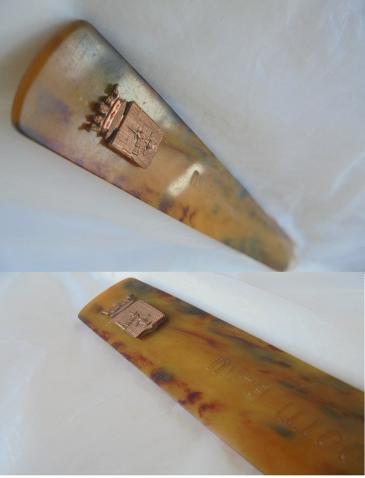 BAKU PAPER CUTTER letter opener in bakelite with noble crest Original Made in Italy 1950s