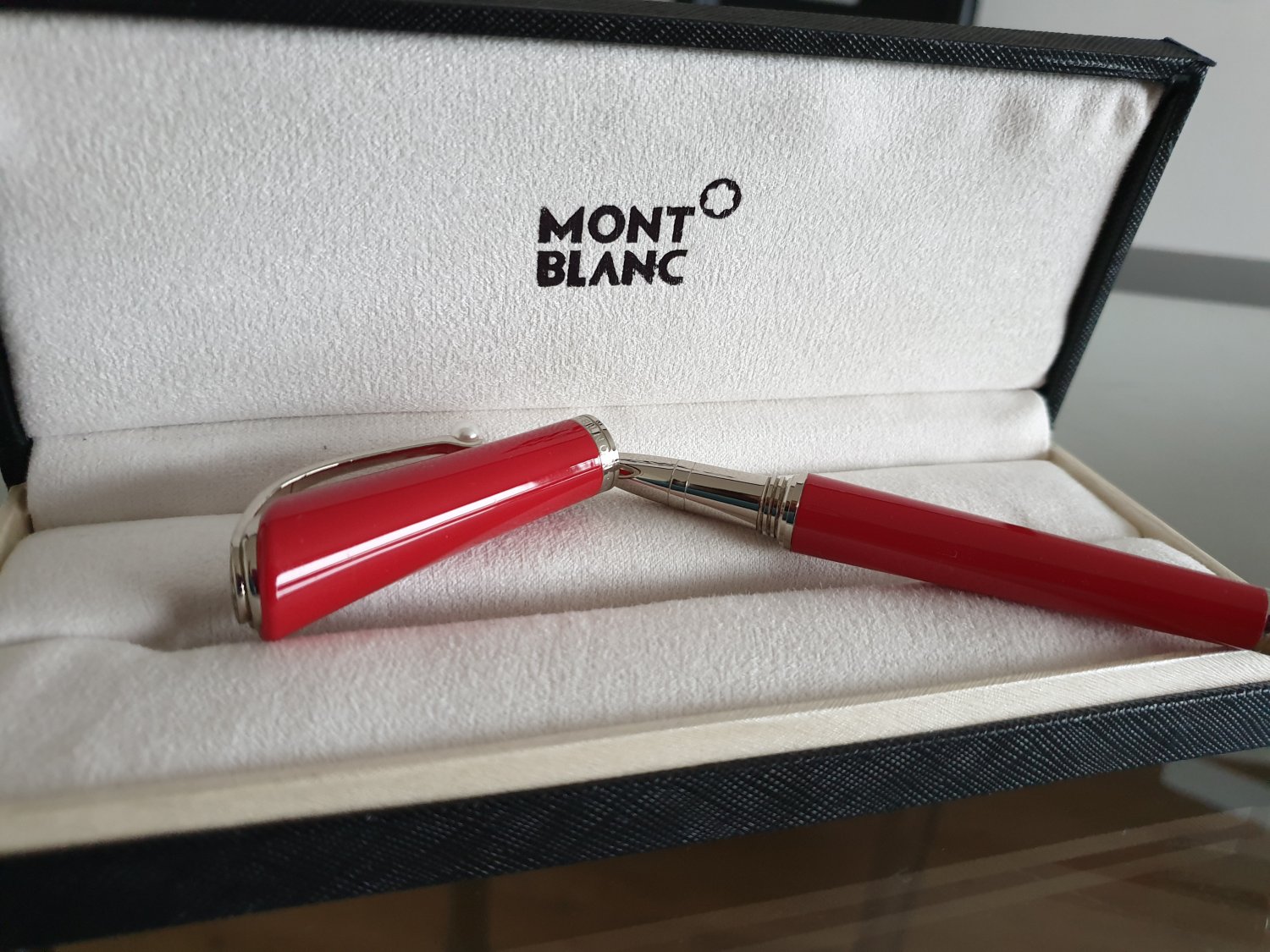 Montblanc Pen Set comes with Box & Guide