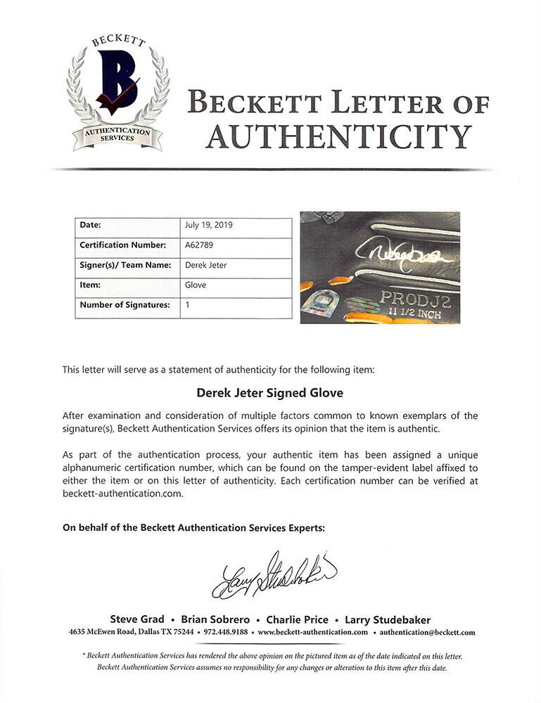 2004 Derek Jeter New York Yankees Signed Game Model Rawlings Glove MLB BAS