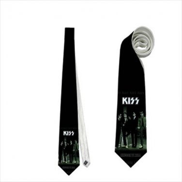 Necktie kiss