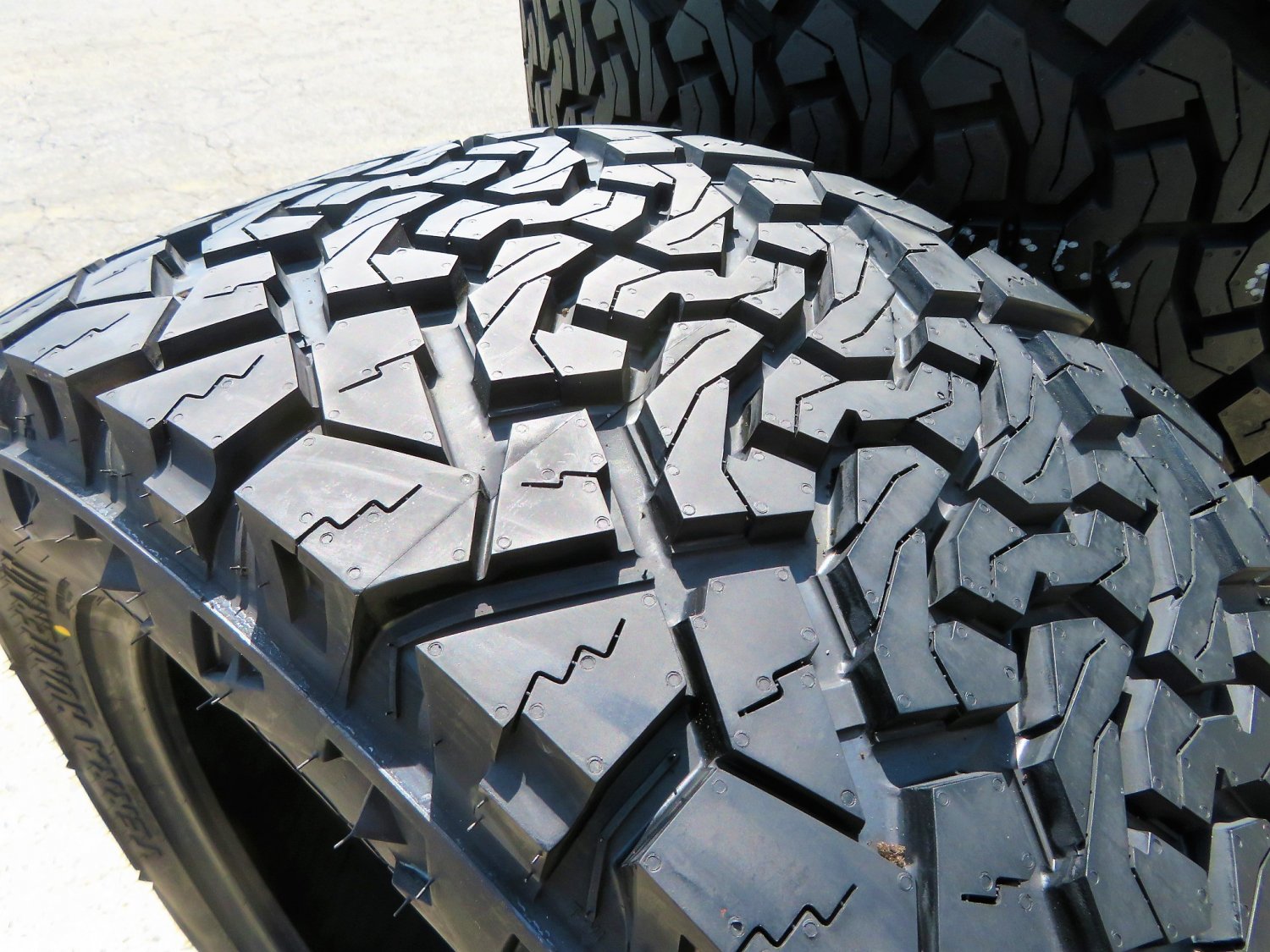 Tire Venom Power Terra Hunter X/T LT 285/55R20 Load E 10 Ply A/T All Terrain Tire Venom Power Terra Hunter X/T LT 285/55R20 Load E 10 Ply A/T All Terrain
