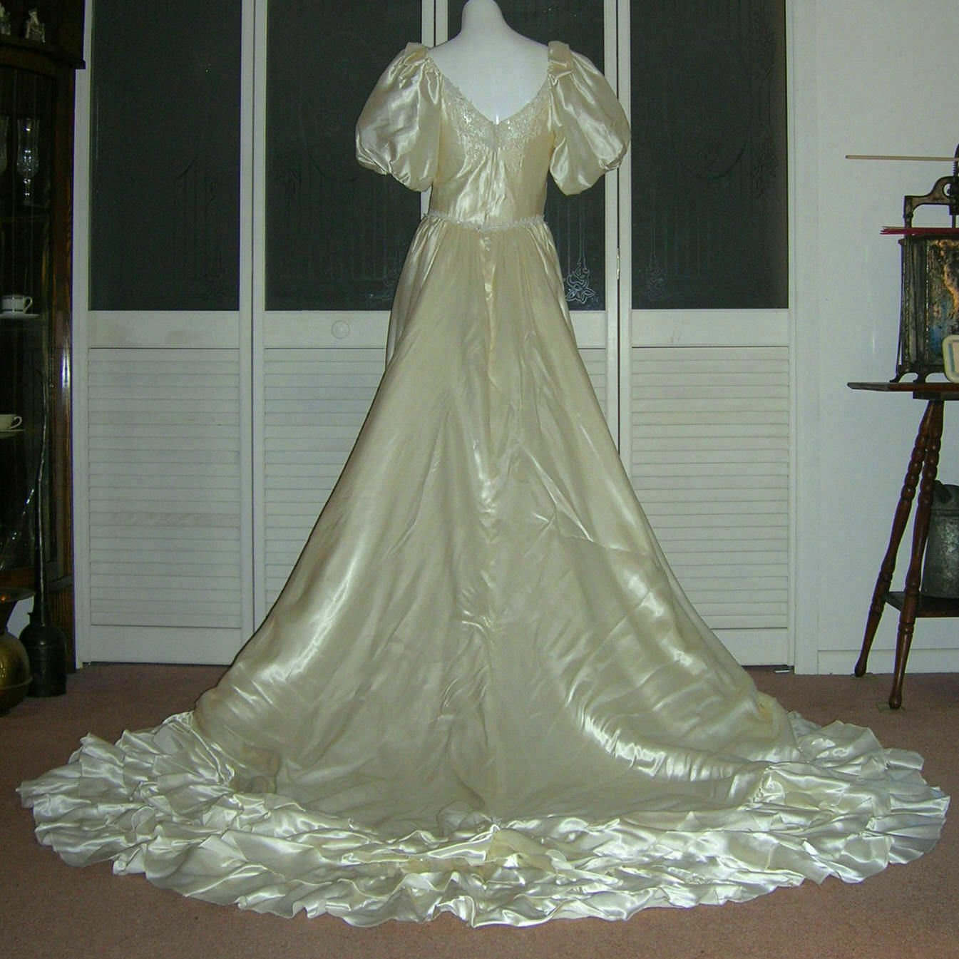 Vintage Ruffled Liquid Satin Lace Wedding Dress Bridal Gown