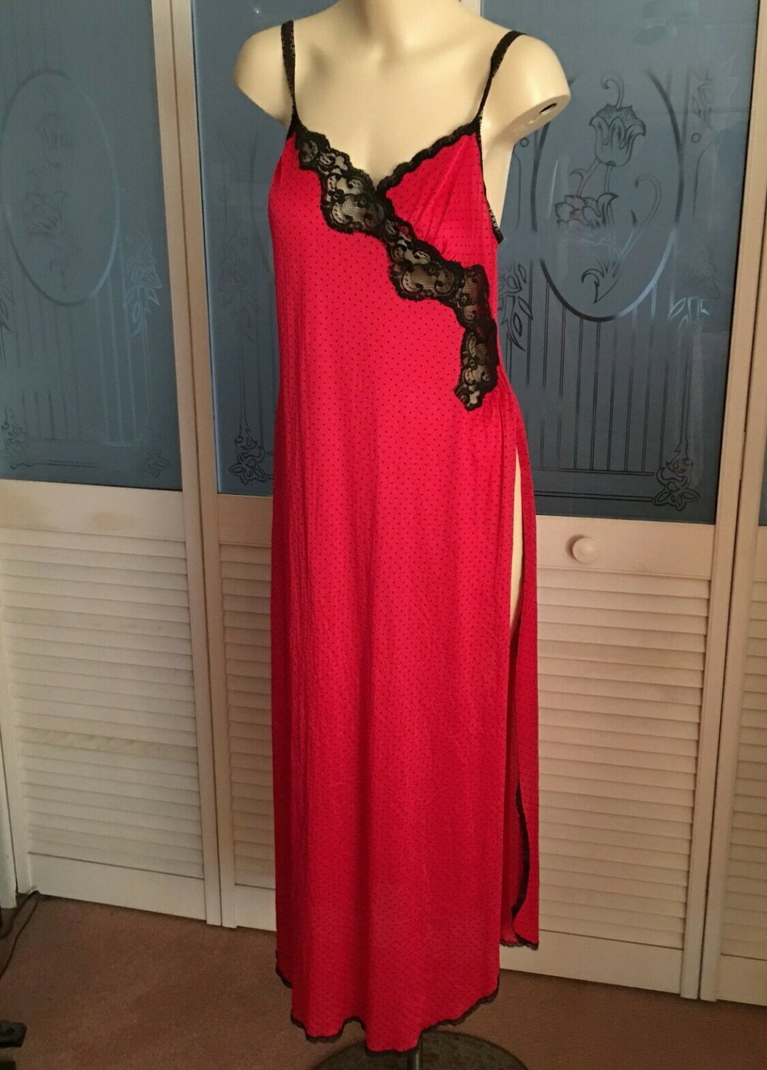 Sexy Vintage Vanity Fair Peekagoo Lace Night Gown Robe Peignoir Set