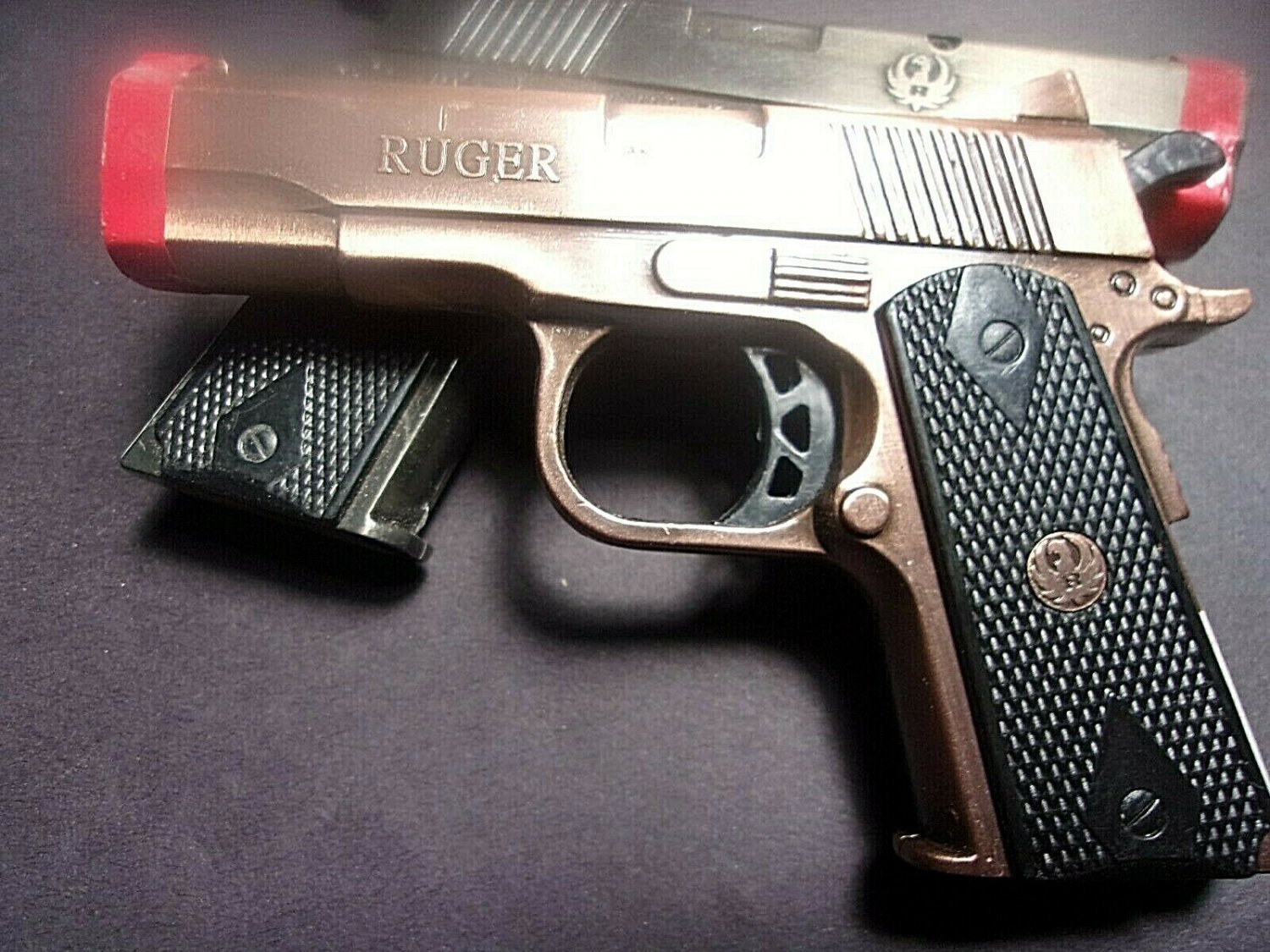 BRUSHED BRASS DUAL FLAME NOVELTY RUGER PISTOL LIGHTER/EXTREME DETAILING