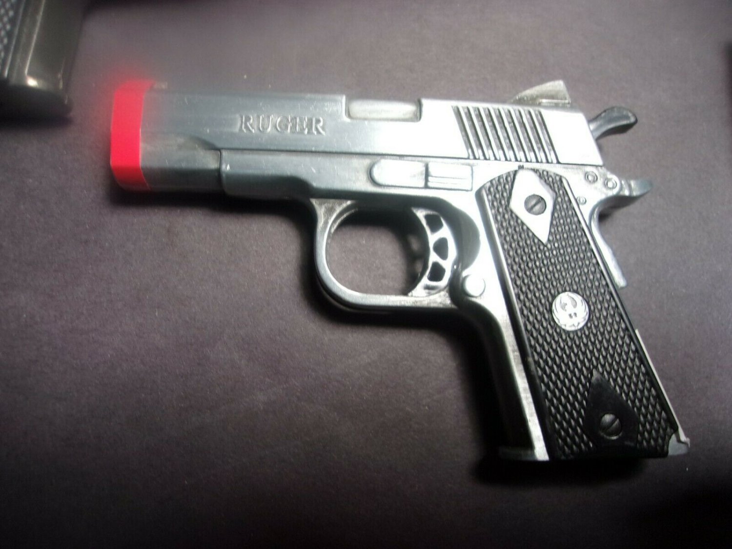 BRUSHED BRASS DUAL FLAME NOVELTY RUGER PISTOL LIGHTER/EXTREME DETAILING