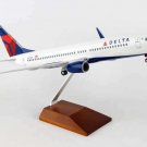Airplane Delta Airlines Boeing 737-800  Lage 15.41" Desktop Model Aircraft