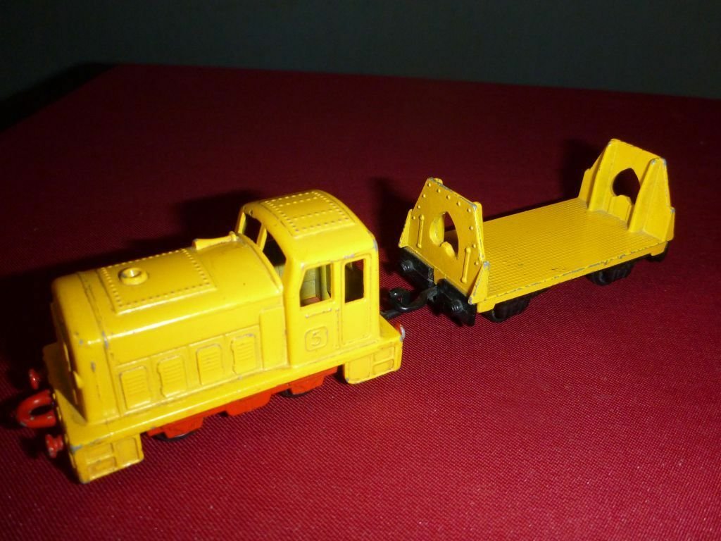 Toy Locomotive Train + Flat car SuerFast &acirc;��24  MATCHBOX LESNEY England 1977 1978