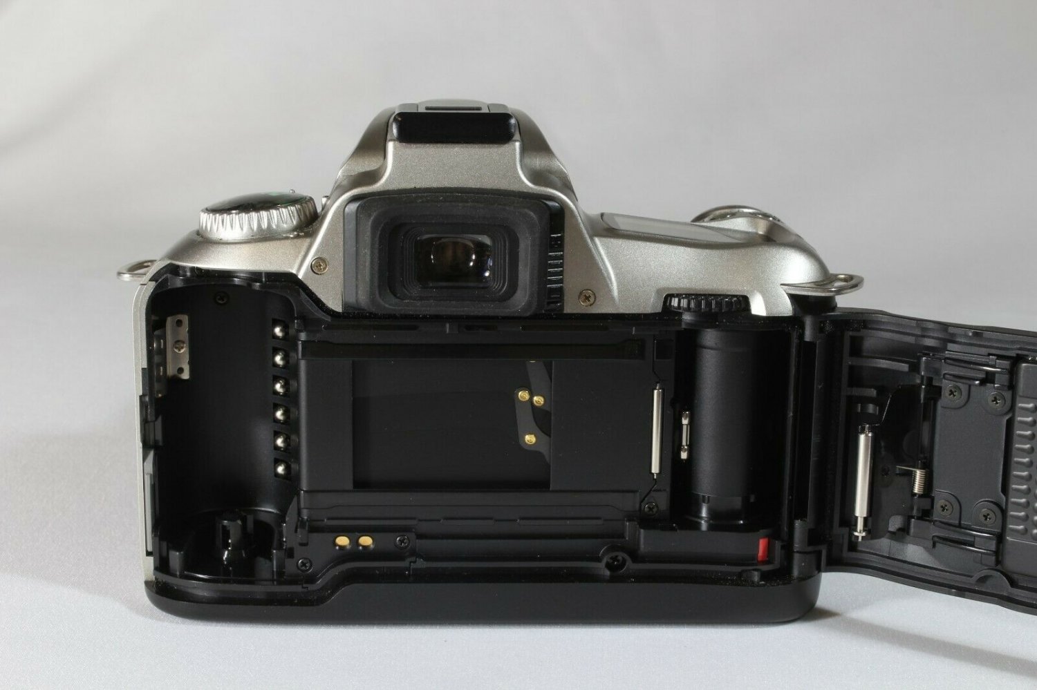 Camera Nikon F55 SLR camera 35 mm Nikkor lens AF Nikkor AF 2880 mm 13