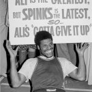 LEON SPINKS 8X10 PHOTO BOXING PICTURE SPINKS IS THE LATEST MUHAMMAD ALI