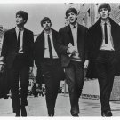 THE BEATLES 8X10 PHOTO MUSIC POP ROCK & ROLL PICTURE ON THE STREET THE BEATLES 8X10 PHOTO MUSIC POP ROCK & ROLL PICTURE ON THE STREET