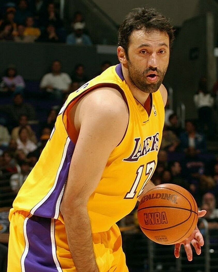 VLADE DIVAC 8X10 PHOTO LOS ANGELES LAKERS LA BASKETBALL PICTURE CLOSE UP