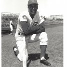 ERNIE BANKS 8X10 PHOTO CHICAGO CUBS BASEBALL PICTURE MLB