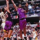 CHARLES OAKLEY 8X10 PHOTO TORONTO RAPTORS BASKETBALL NBA CHARLES OAKLEY 8X10 PHOTO TORONTO RAPTORS BASKETBALL NBA