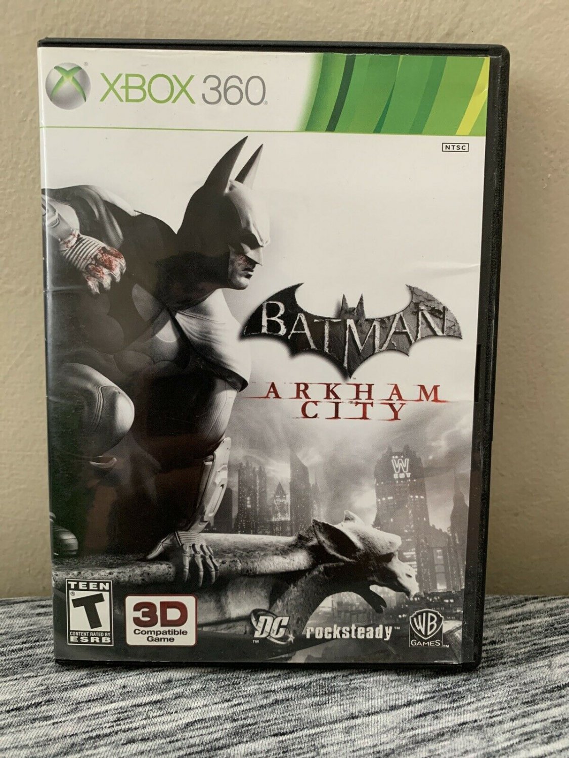 Batman Arkham City (Microsoft Xbox 360, 2011) LIKE NEW with BOOKLET