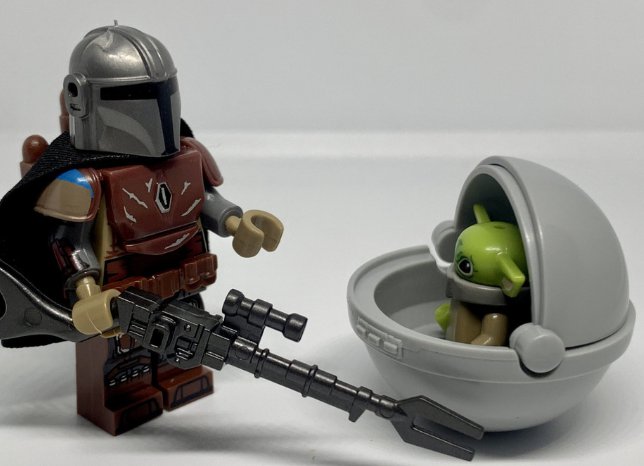 KoloToys Mandalorian and Baby Yoda Minifigures Star Wars Din Djarin and Grogu Minifigures