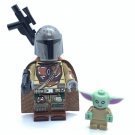 KoloToys Mandalorian and Baby Yoda Minifigures Star Wars Din Djarin and Grogu with Rifle
