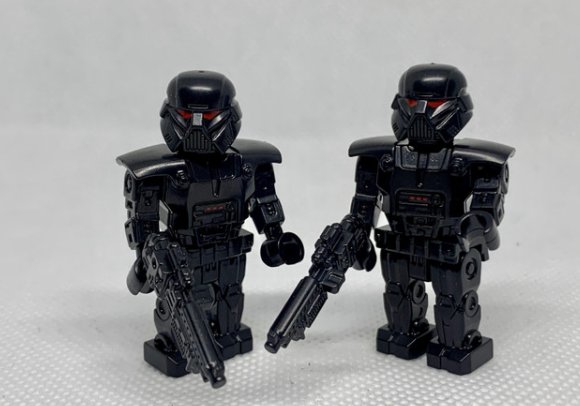 KoloToys 2 Dark Trooper Minifigures Star Wars The Mandalorian Droids with Blasters Minifigures