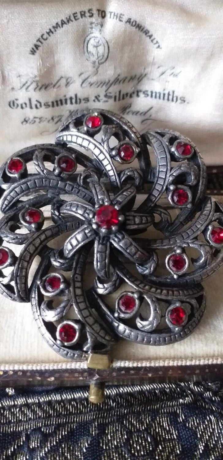 VINTAGE 1940-s Large Pewter Deep Red Rhinestone Ornate Swirl Floral BROOCH