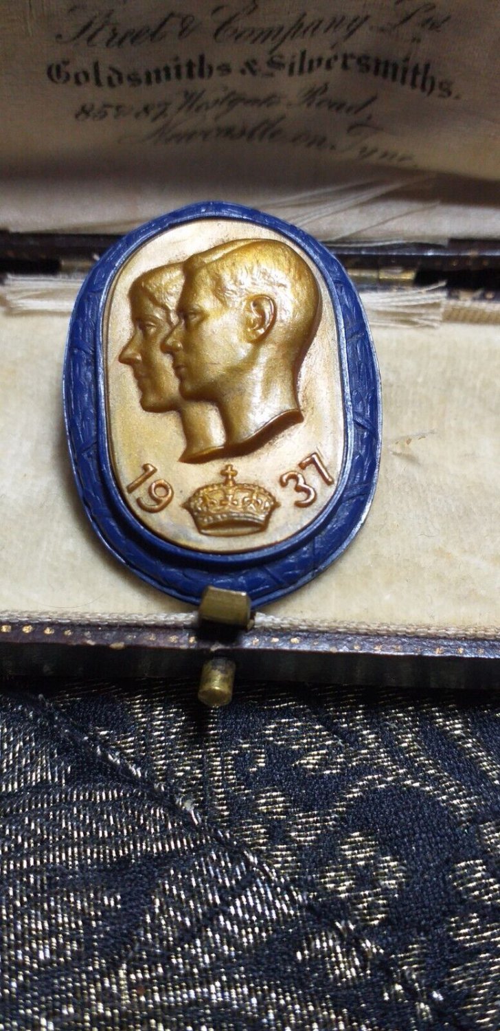 VINTAGE British Made 1937 Blue & Gold George VI & Elizabeth Coronation BROOCH