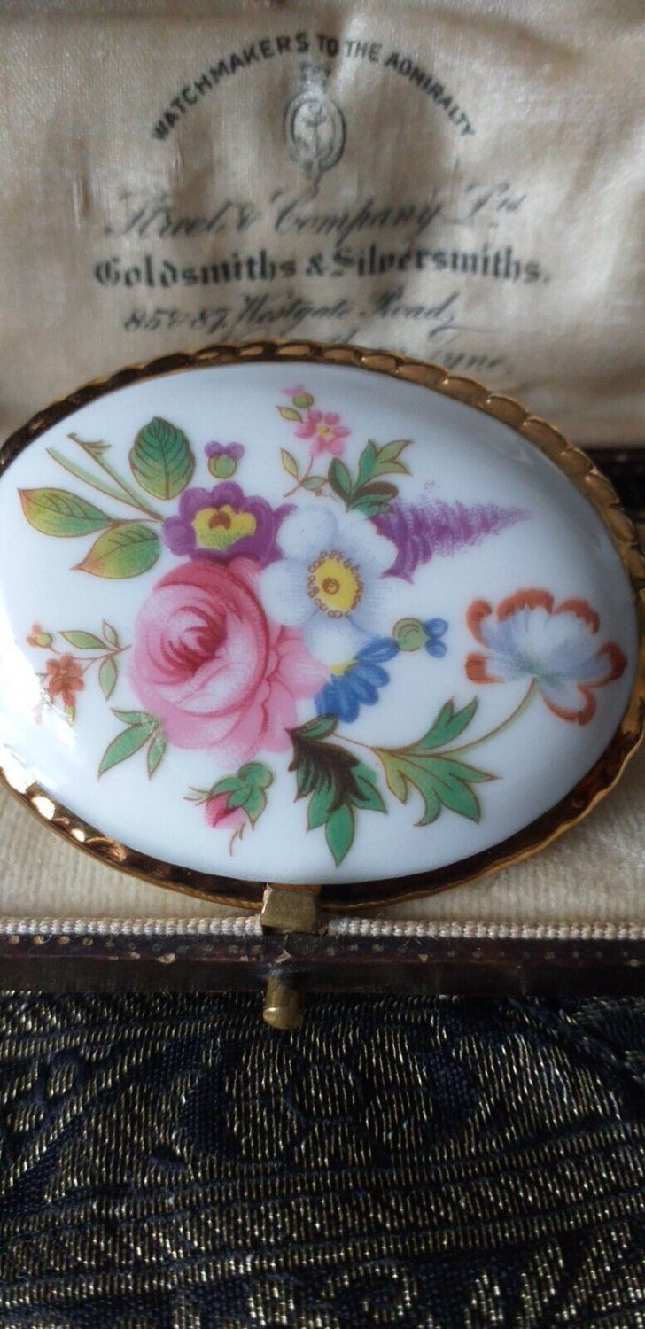 VINTAGE Large Oval Gilt Edge White Ceramic/Pot Pink Floral Printed BROOCH