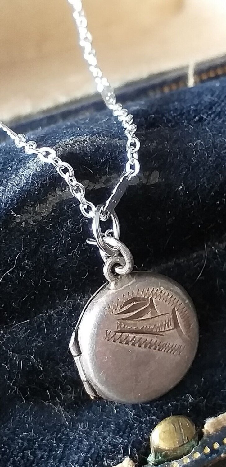 Antique Vintage Victorian 925 Silver Small Locket Pendant / Modern 20 inch Chain