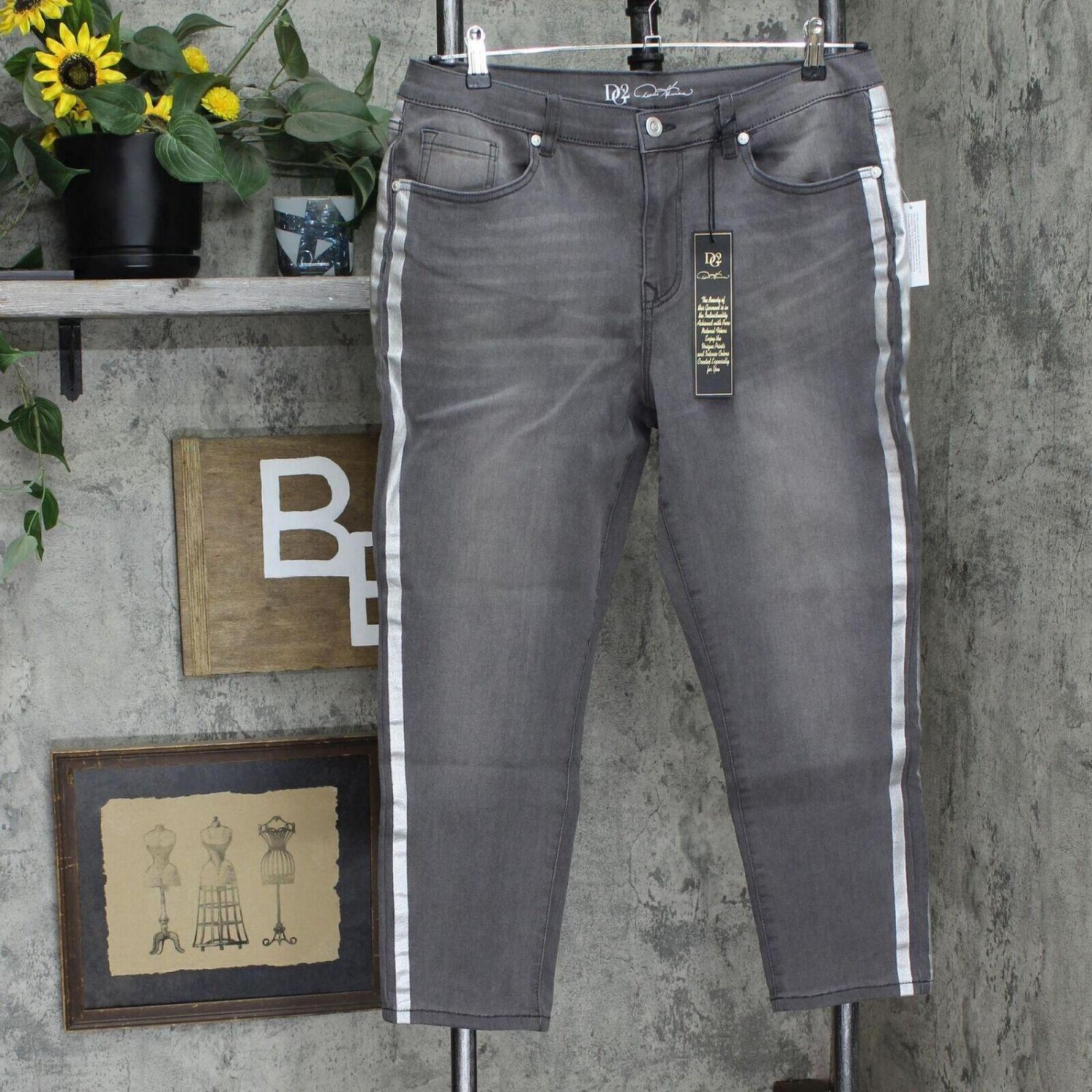 NWT DG2 by Diane Gilman By Gilman Petite Virtual Stretch Metallic Side Stripe Skinny Jeans 6P Grey
