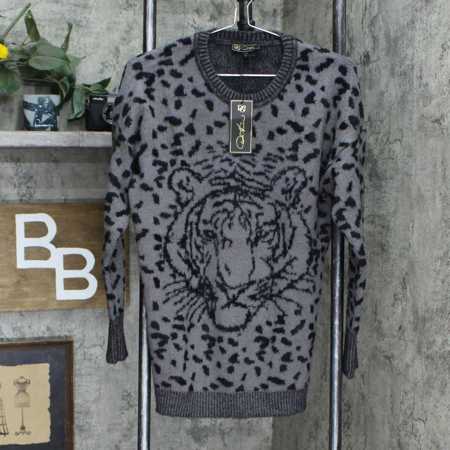 NWT DG2 by Diane Gilman Womens Jacquard Knit Animal Sweater M Gray Leopard