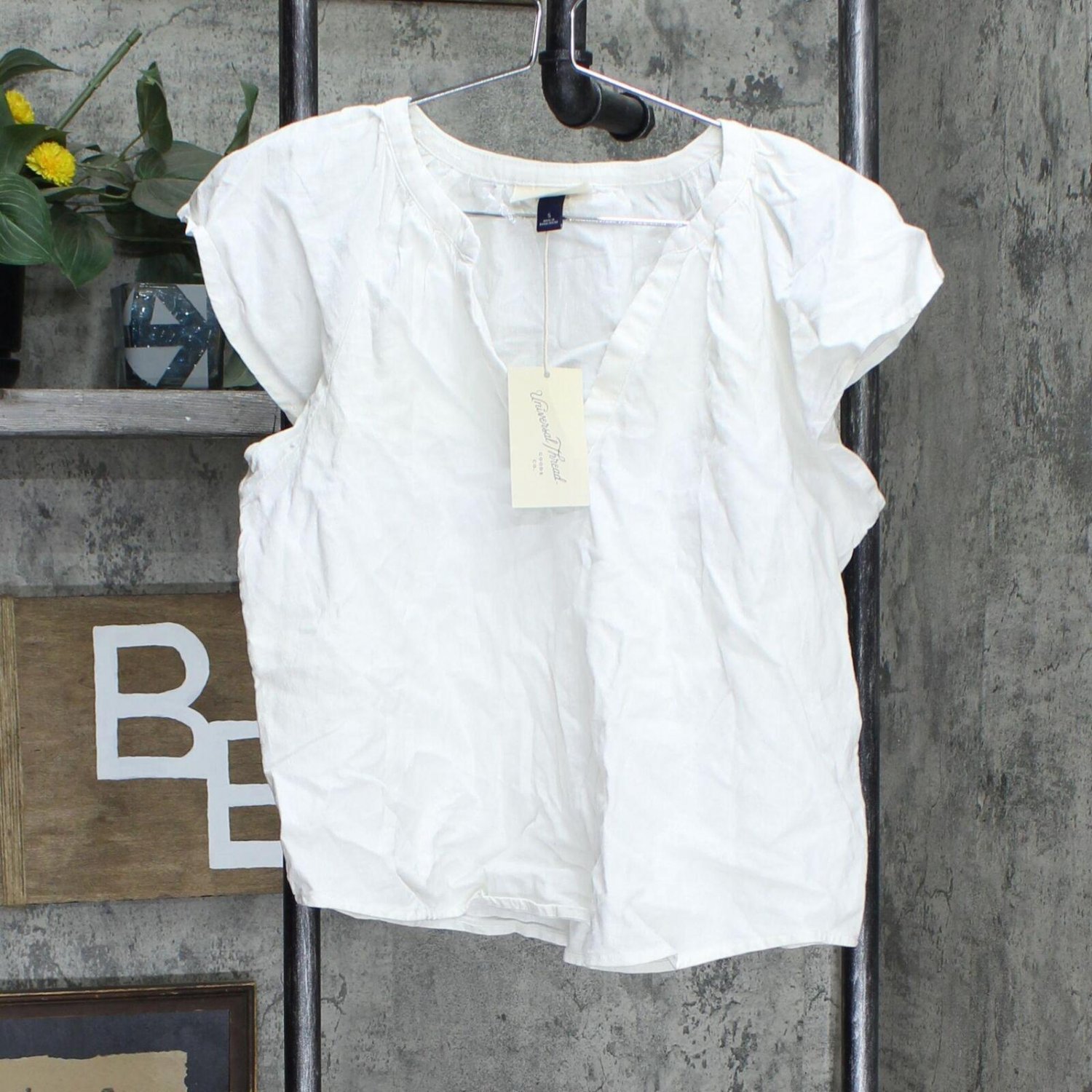 Universal Thread Women's Flutter Short Sleeve Blouse 83906619 White S