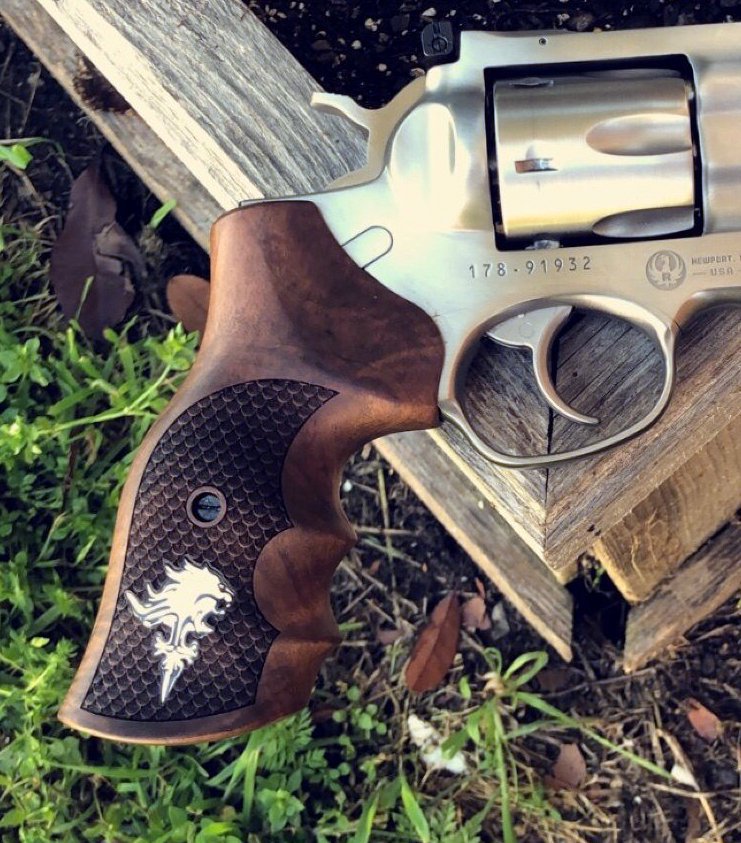 RUGER Super Red Hawk grips made from Walnut wood with custom logo made