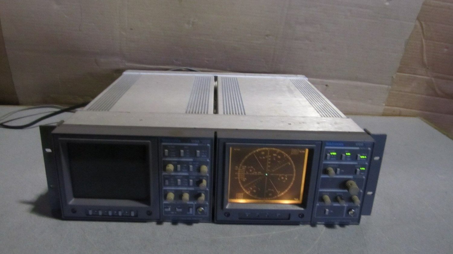 OEM tektronix 1720 vector scope with 1730 waveform monitor w/rack