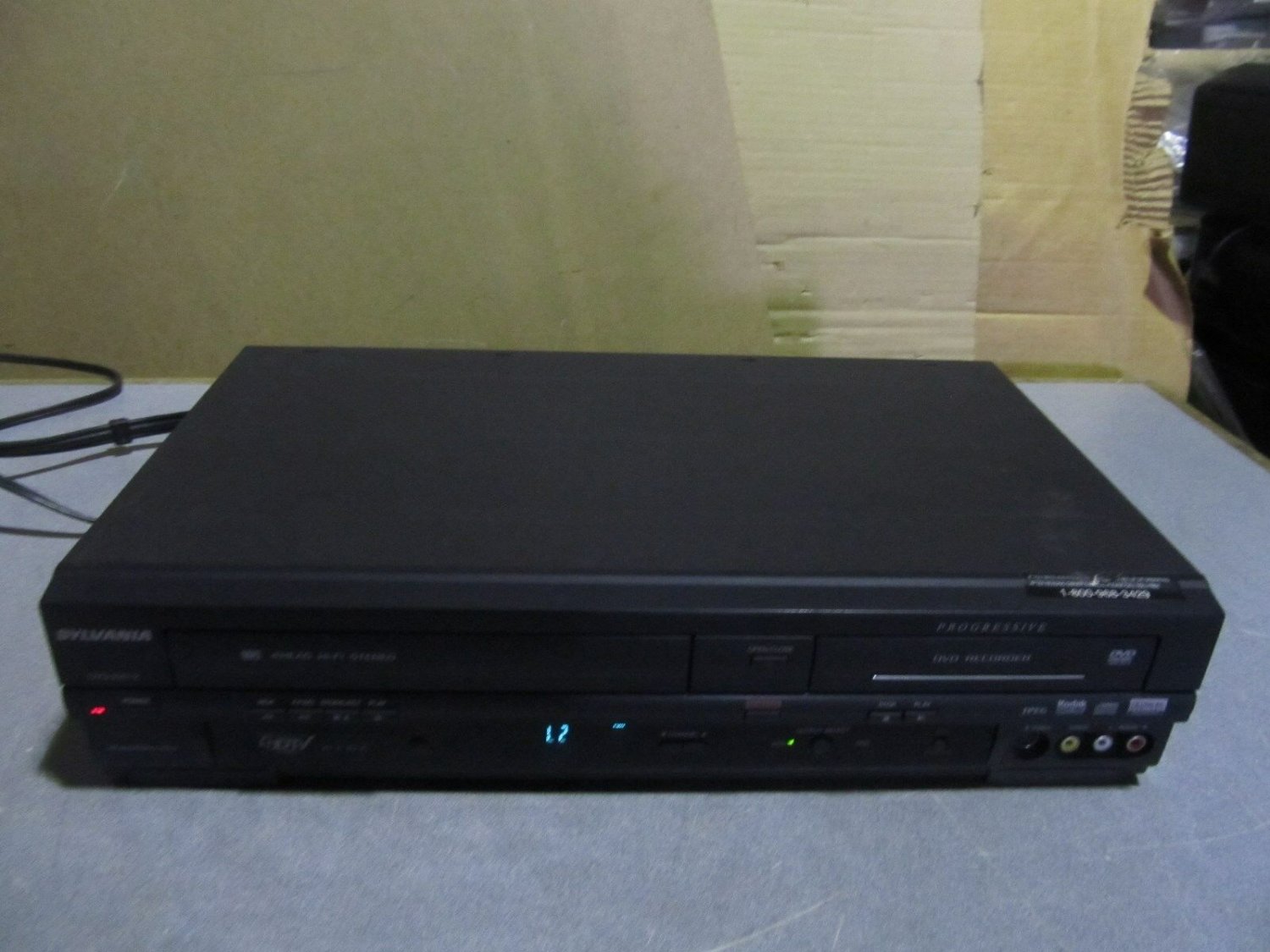 OEM sylvania VCR/DVD recorder model no. ZV450SLB