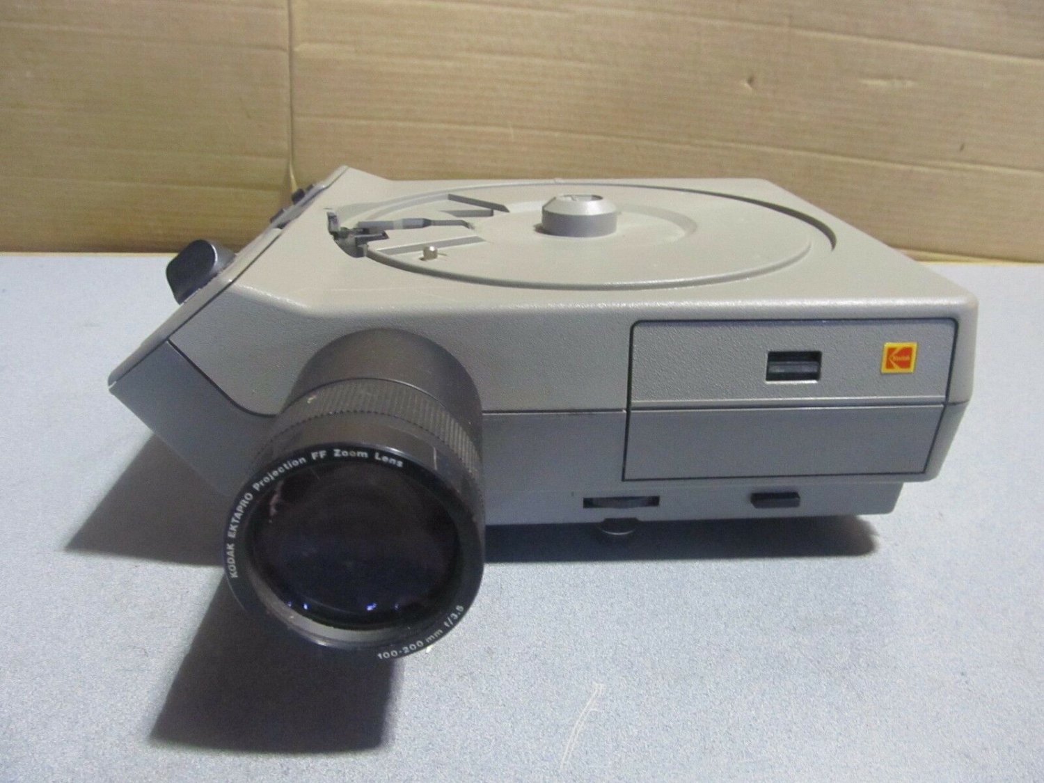 OEM KODAK Ektagraphic III E Plus CAROUSEL SLIDE PROJECTOR w/ zoom