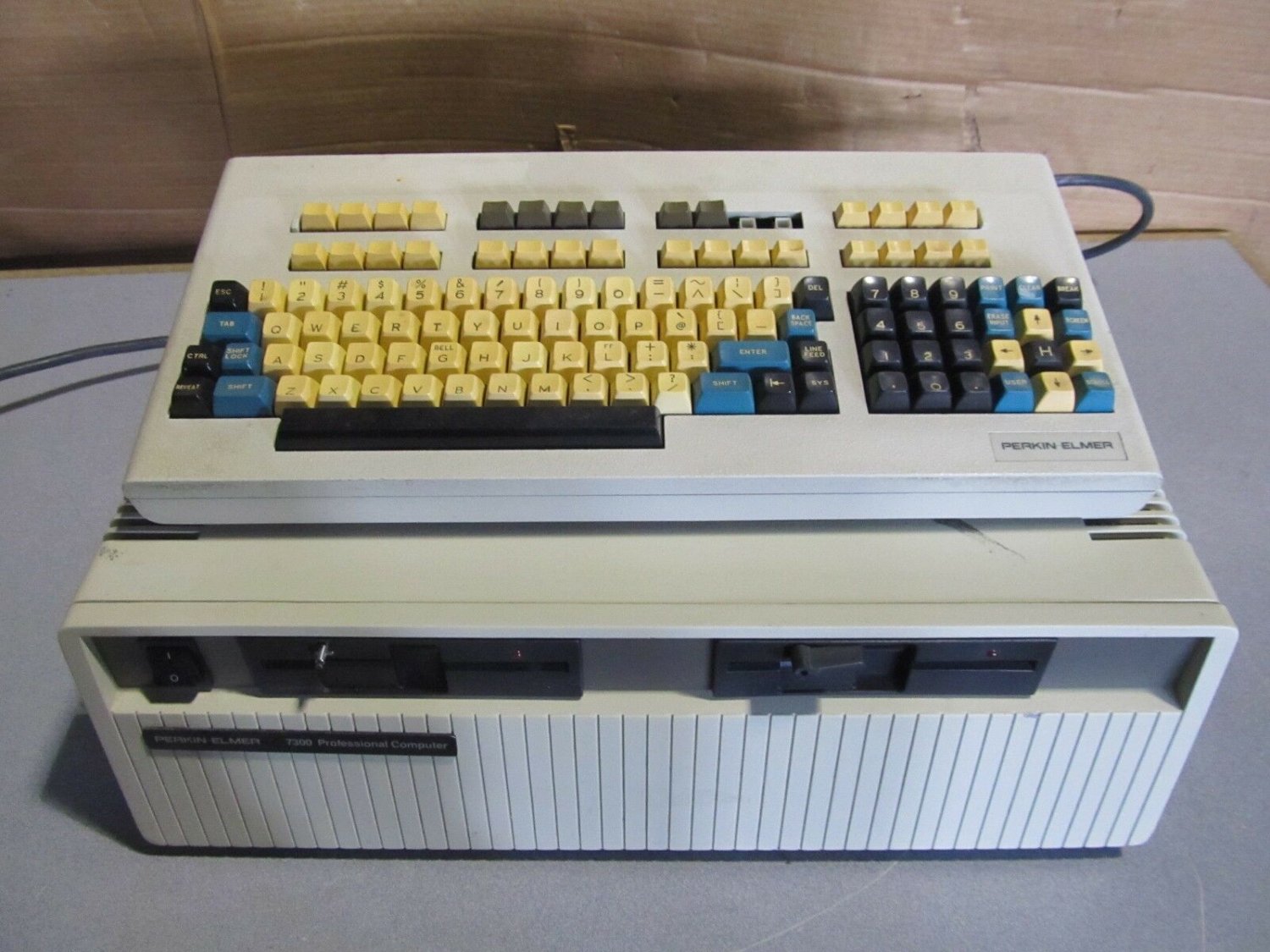 OEM perkin elmer professional computer model N501-0118 w/monitor