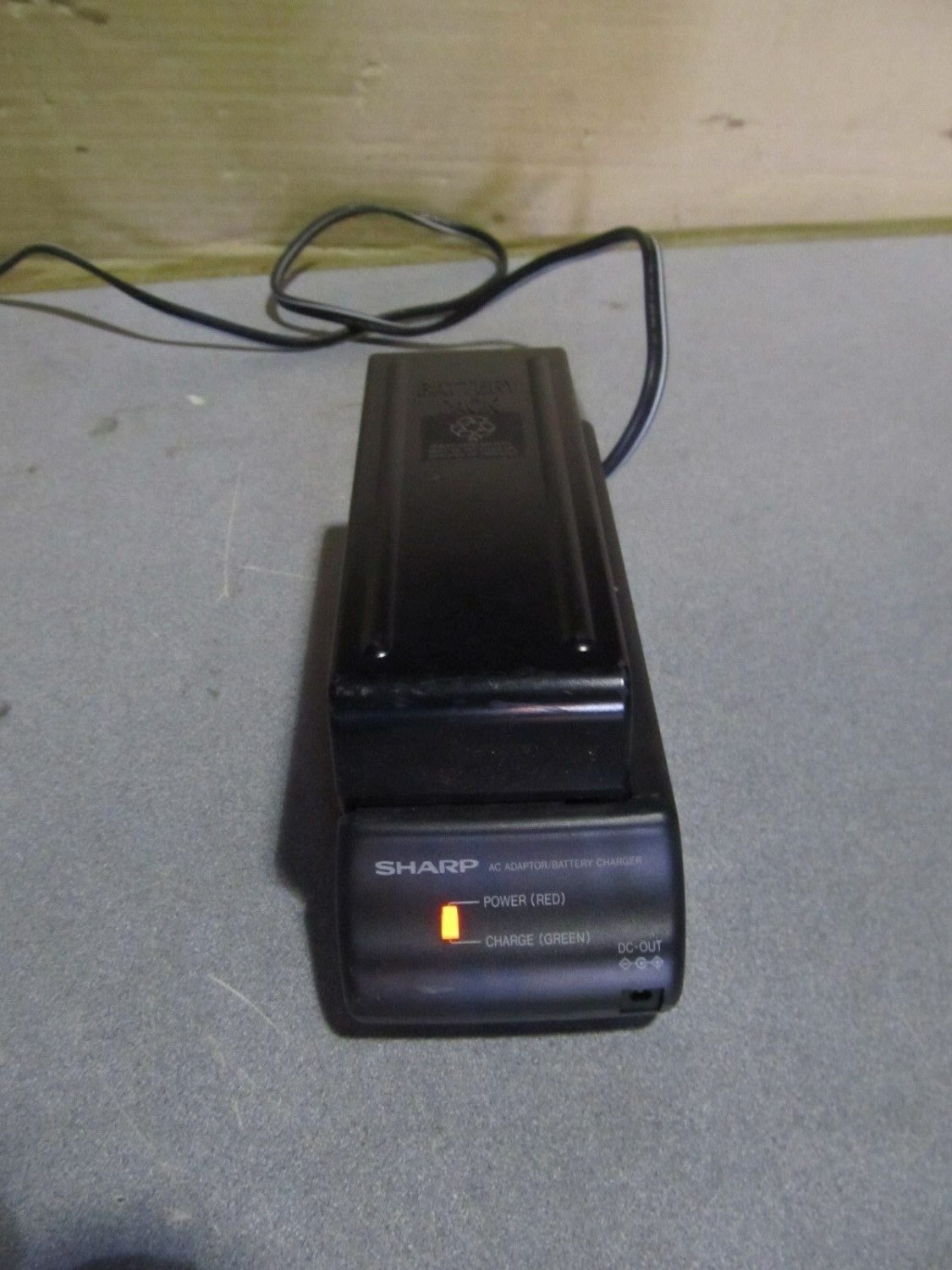 OEM sharp AC adapter battery charger type: UADP-0166GEZZ