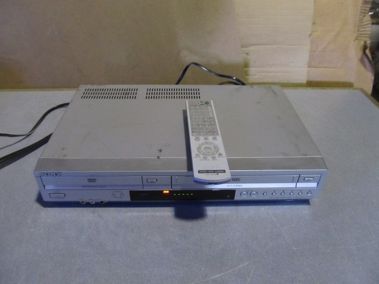 OEM sony DVD player/VCR model no. SLV-D370P w/remote