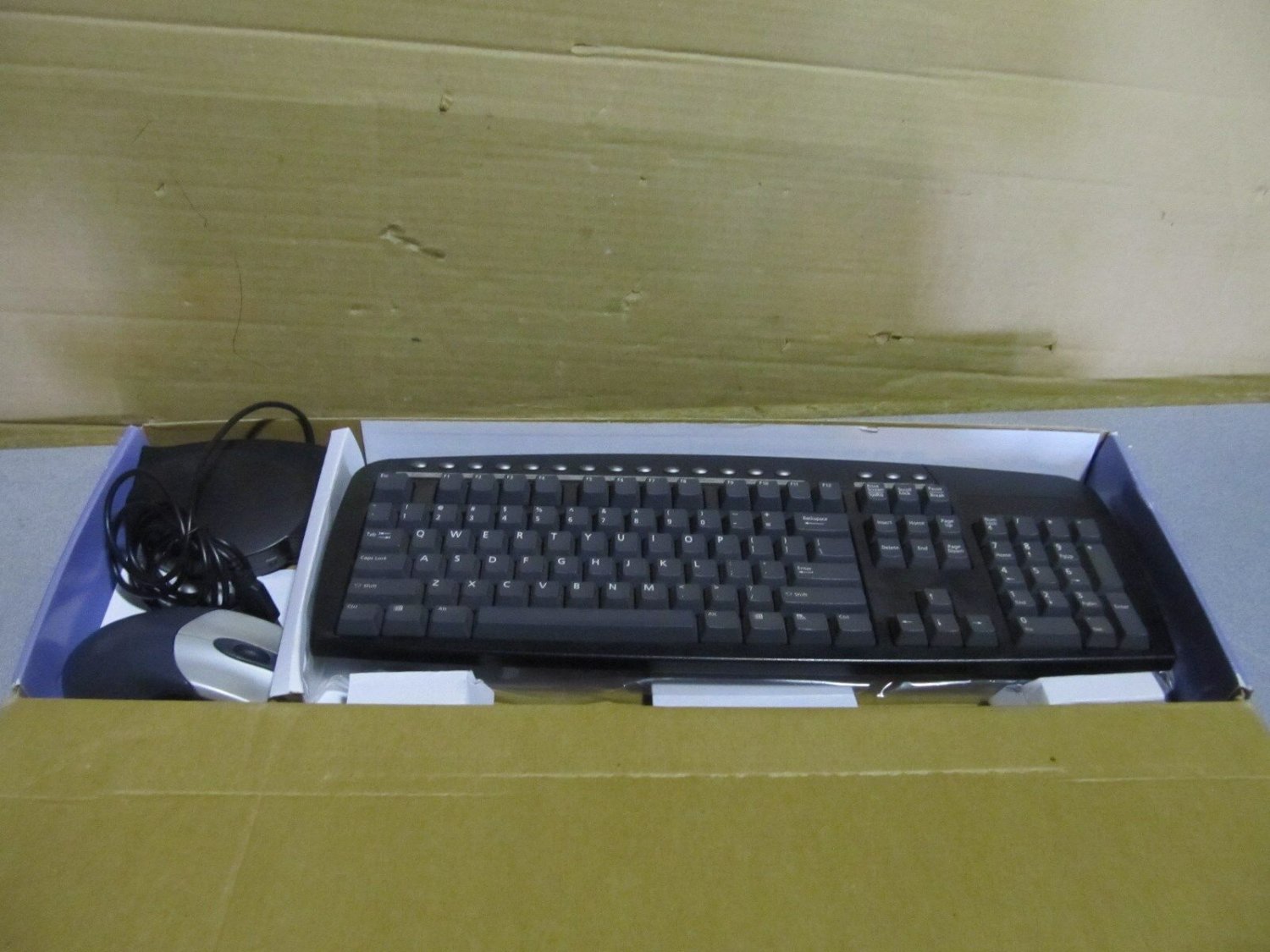 OEM compusa wireless multimedia keyboard & optical scrolling mouse w/RF receiver