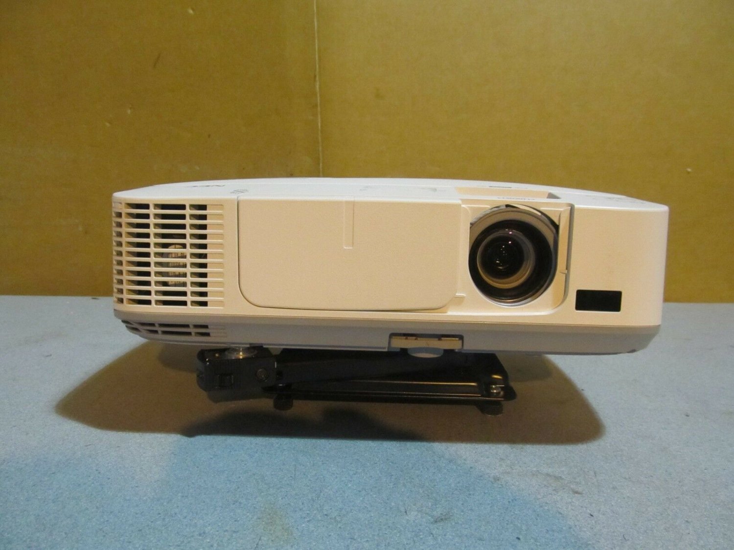 OEM NEC NP-M300W 3 LCD Projector (720p 1080i/p,2000:1,3000 Lumens) 3701 Hours