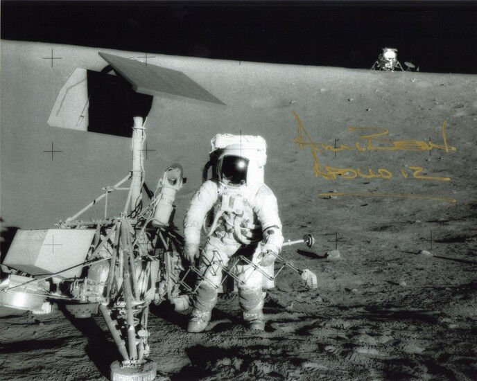 * ALAN BEAN SIGNED PHOTO 8X10 RP AUTOGRAPHED ASTRONAUT * APOLLO 12