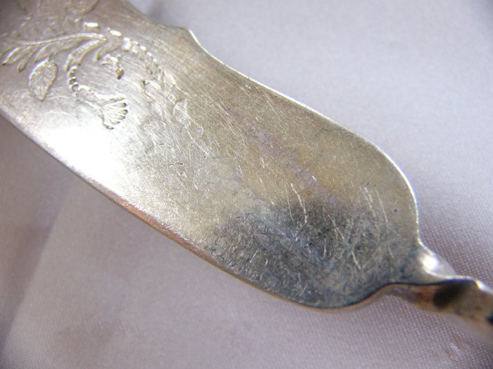 CLASSIC SHELL Silverplate Twist Handle MASTER BUTTER KNIFE by Wm Rogers