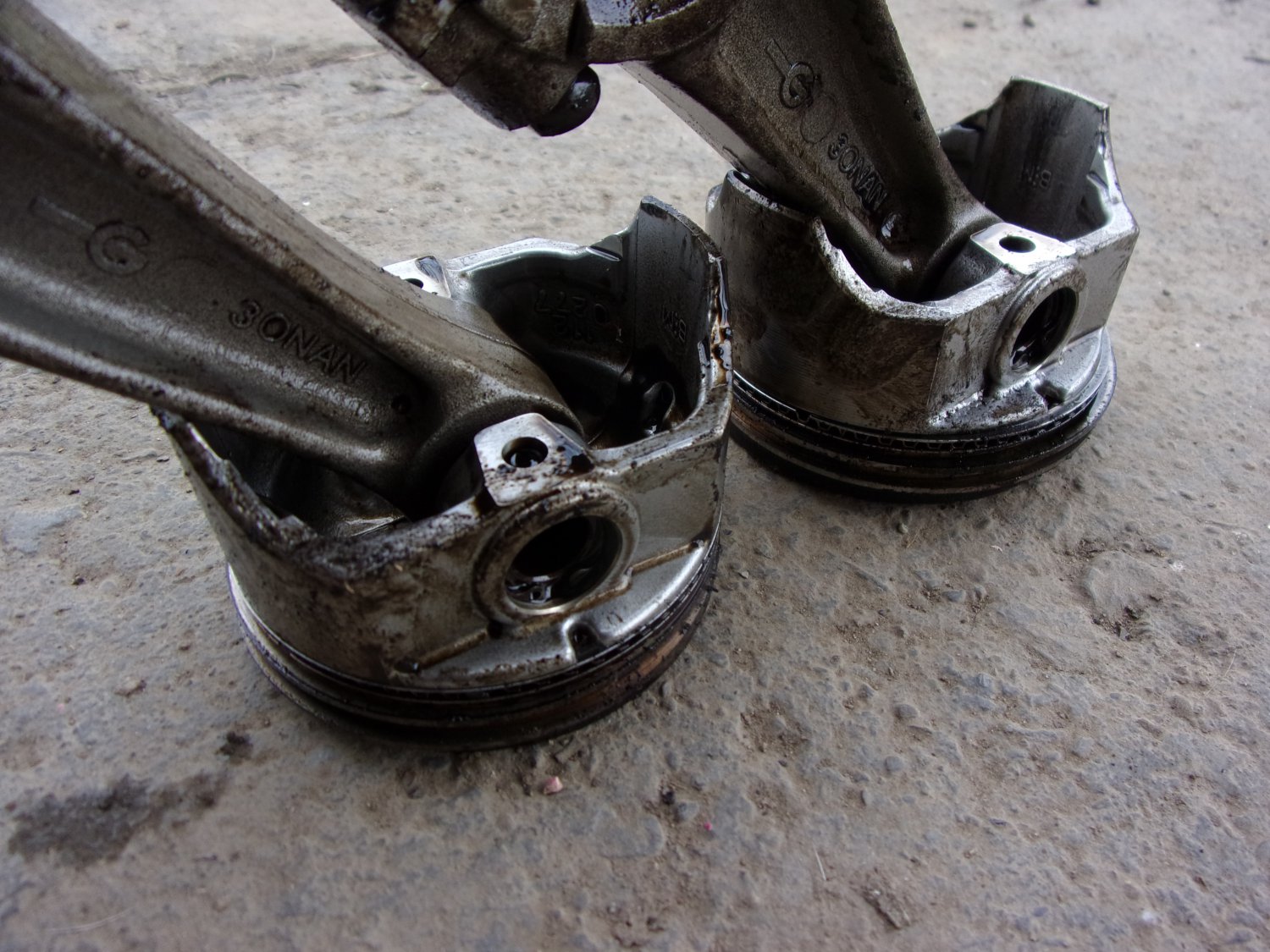 Wheel Horse 520H Piston Assemblies Onan P220G