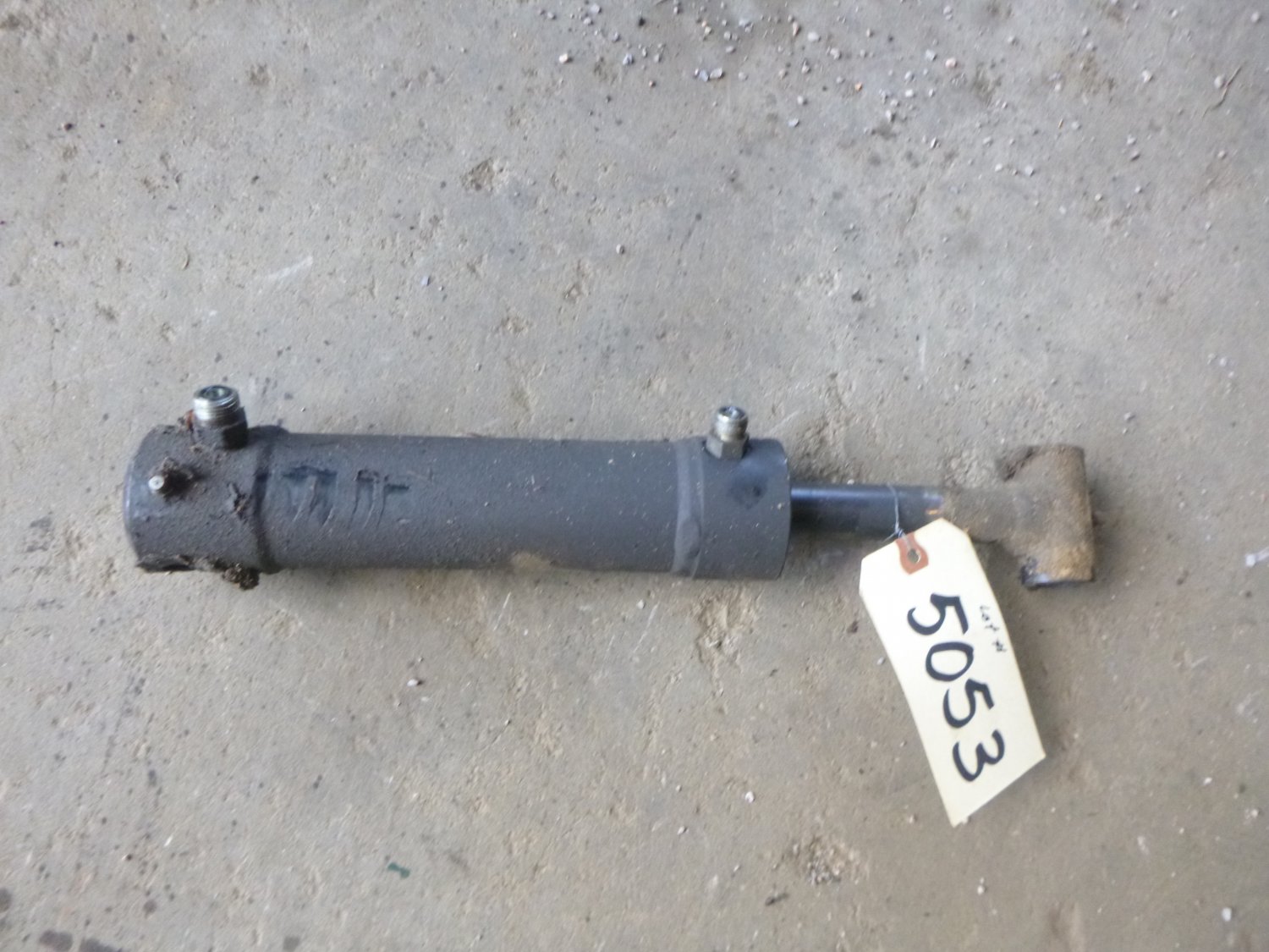 John Deere 3225C Lift Cylinder Rear TCA15165