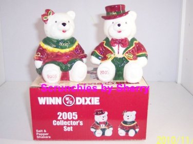 Winn Dixie Salt & Pepper Christmas Bears Shakers  Limited Edition 2005