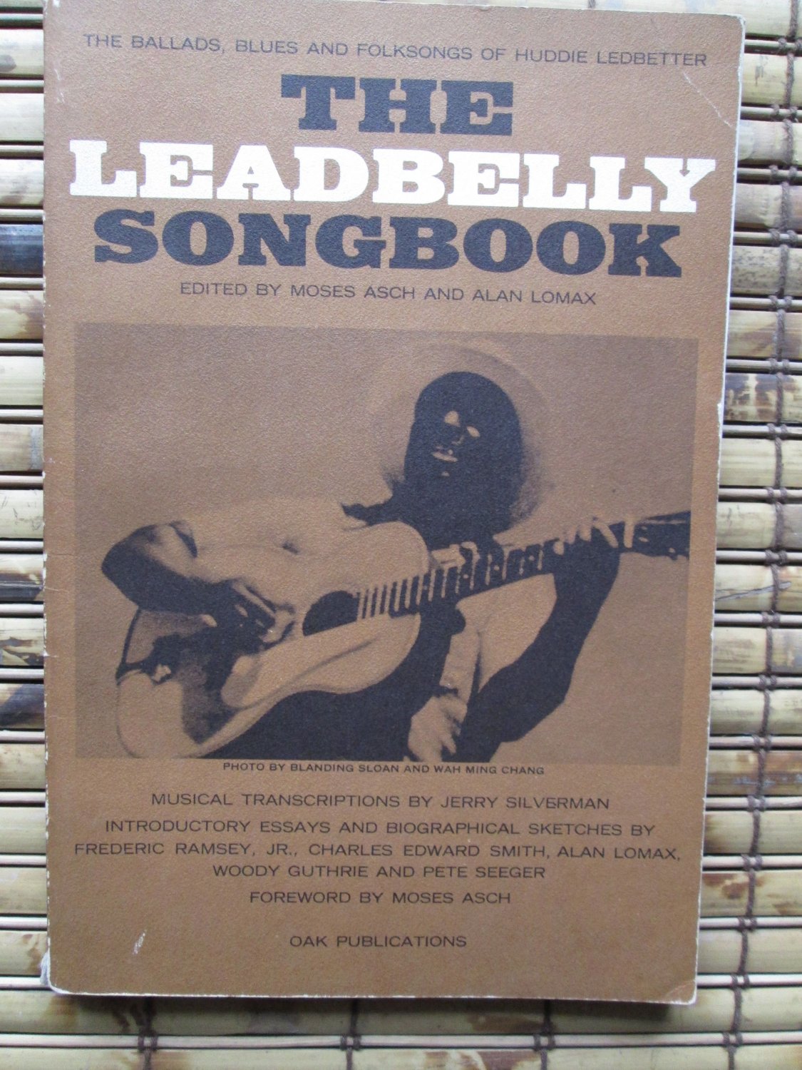 The Leadbelly Songbook by Moses Asch/Alan Lomax  Oak Publications 1962 1st Edition