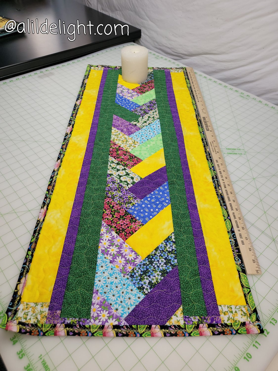 "SPRING FLOWERS" Quilted Table runner