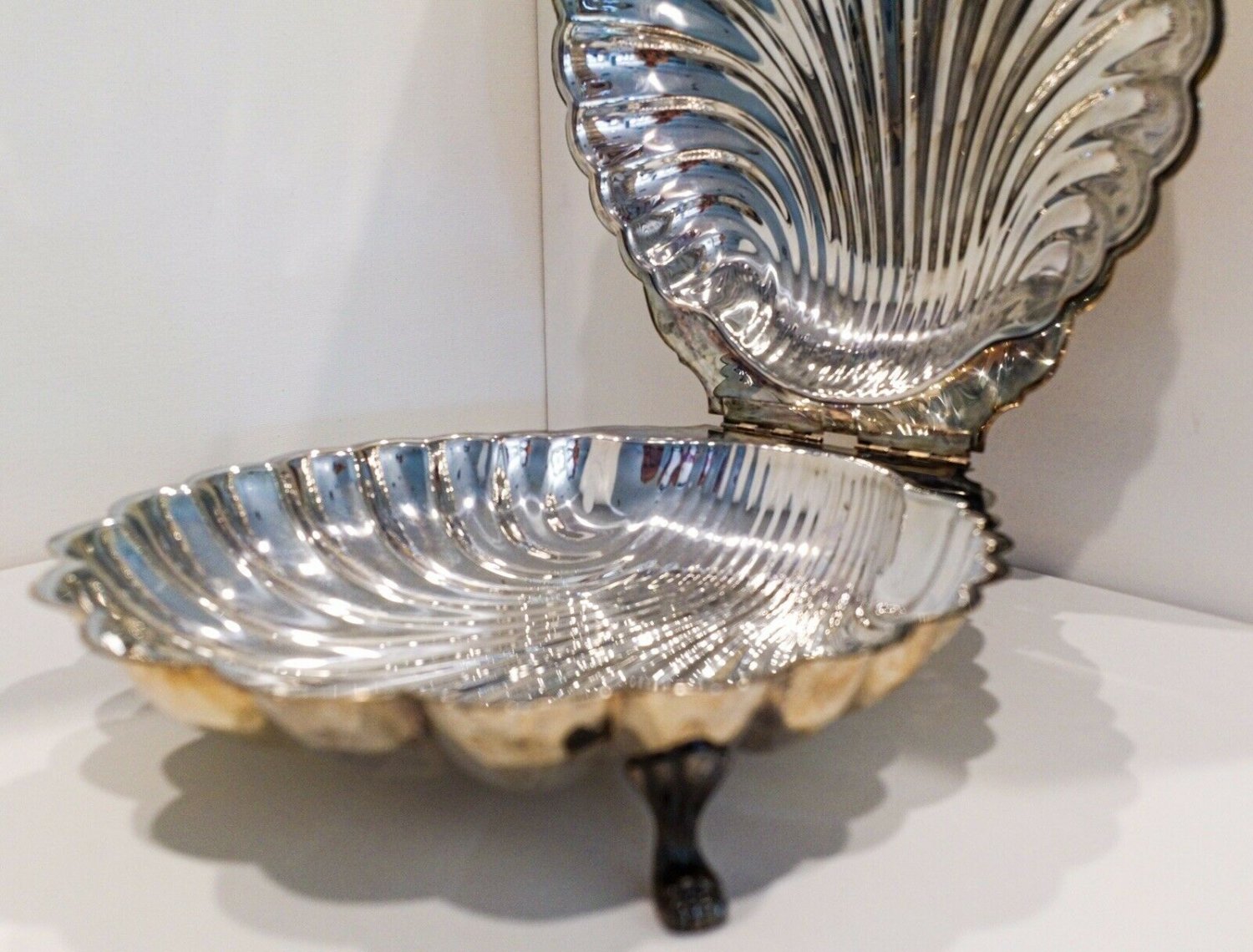 Sheffield Silver Company Lidded Silver Plated Clam Shell Serving Dish