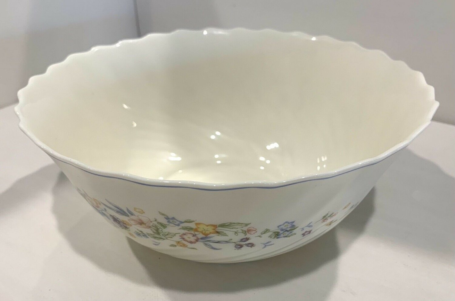 Arcopal Victoria France Serving Bowl 9 3/8" Floral Scalloped